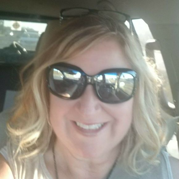 Meet your Posher, Desiree - Picture 1 of 1